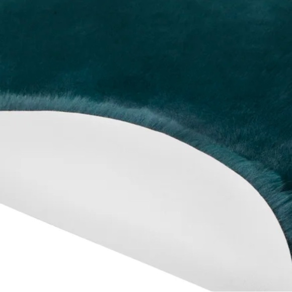 Animal Shape Faux Fur Rug 🐢 - Picture 5 of 6